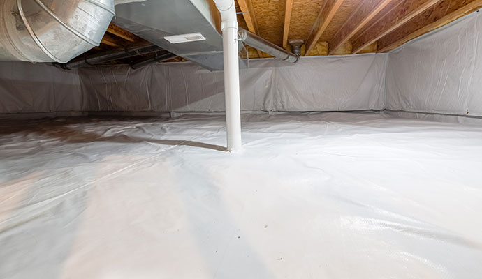 Crawl space with ventilation and duct system