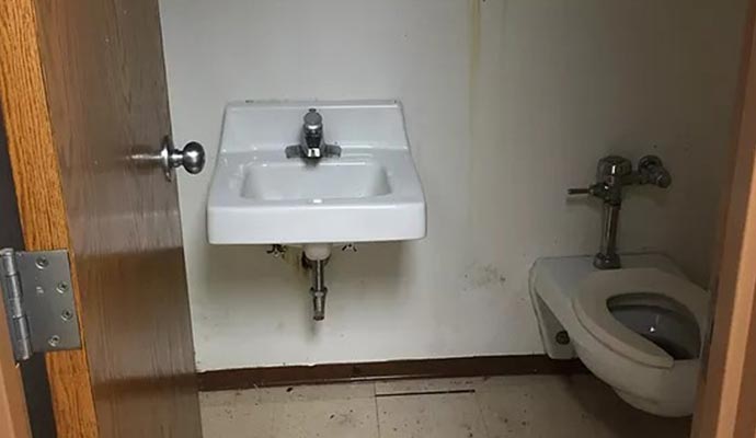 Old unmaintained toilet